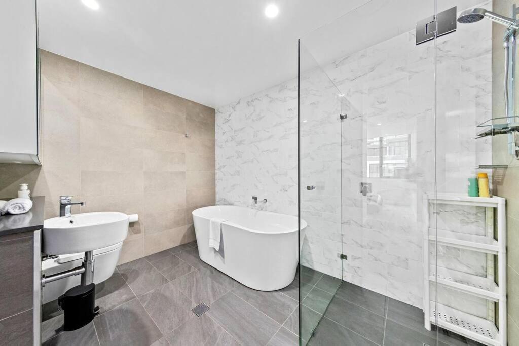 Four Bedroom Apartment With Facilities In Olympic Park Sydney Exterior photo